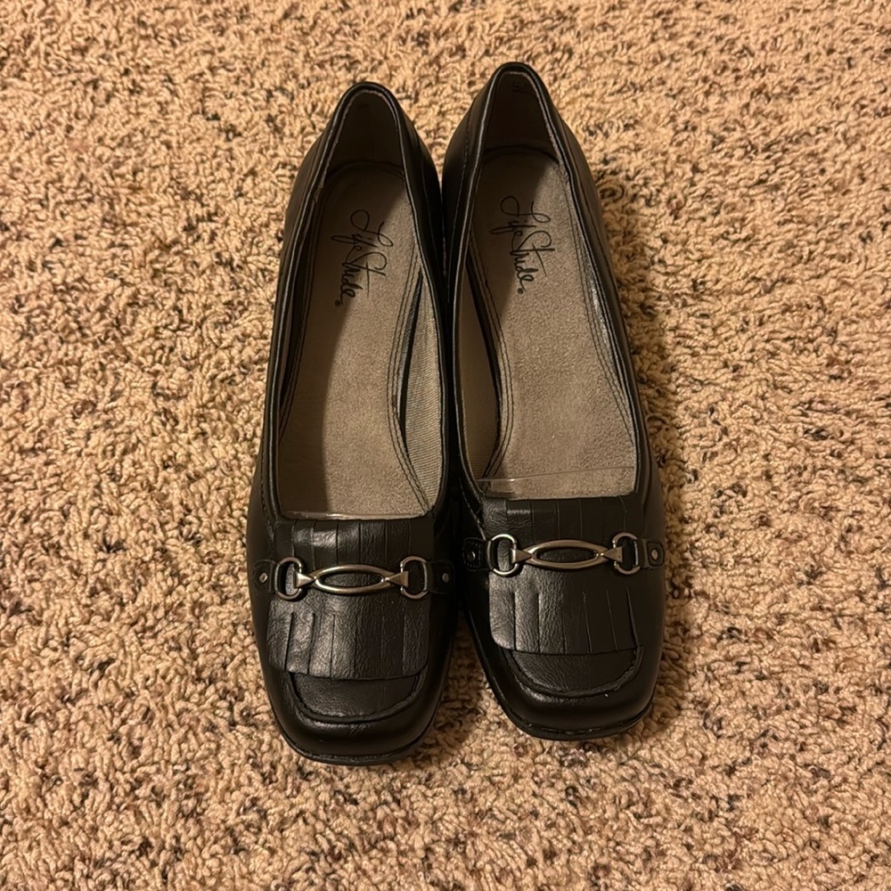 Lifestride black leather loafer